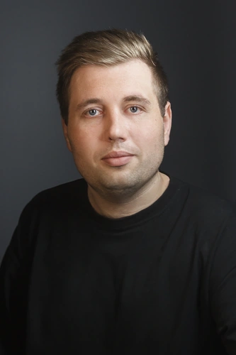 Артём, менеджер Robotail